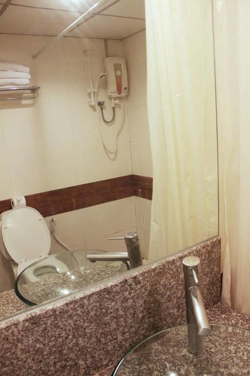 Bansabai Hostelling International Бангкок Экстерьер фото