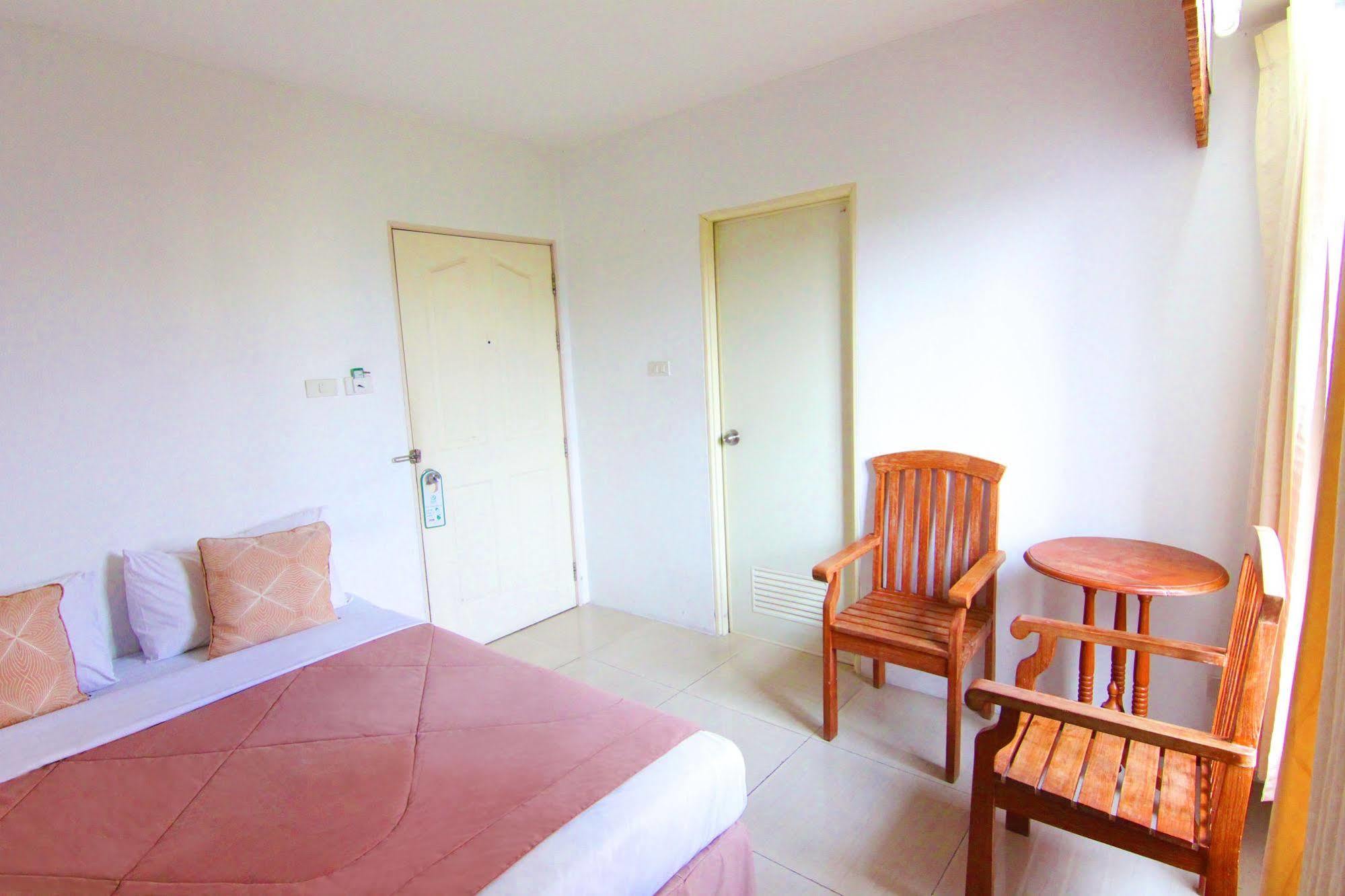 Bansabai Hostelling International Бангкок Экстерьер фото