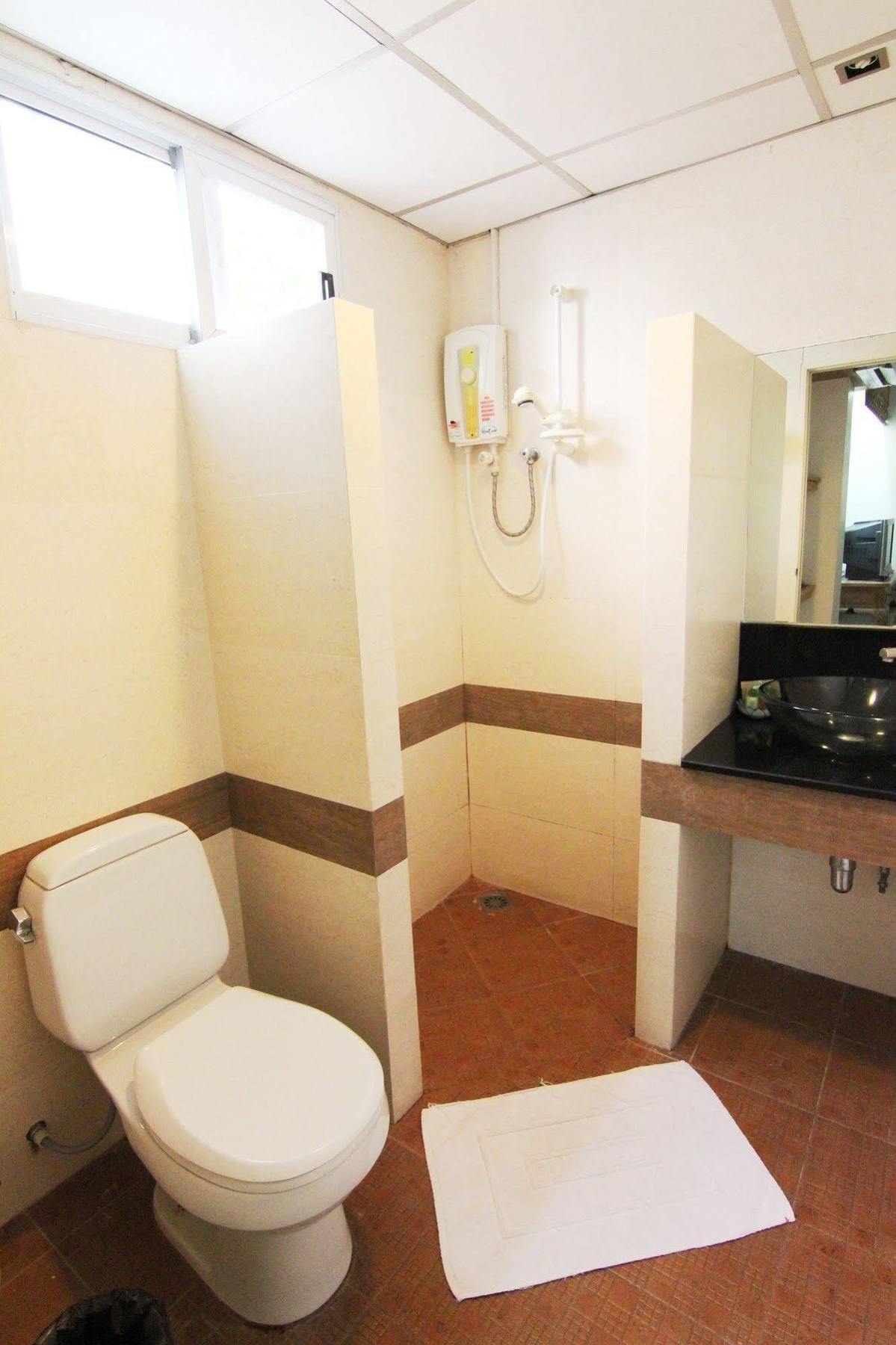 Bansabai Hostelling International Бангкок Экстерьер фото